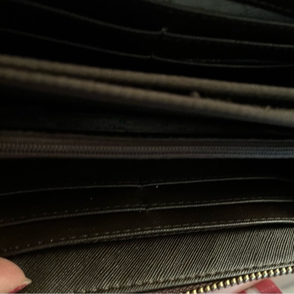 Micheal Kors Large brown zip leather wallet inside zip holds most phones - Picture 9 of 11